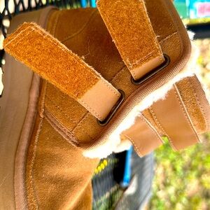 UGG® Neumel Platform Chukka Boot - Little Kid / Big Kid - Chestnut excellent